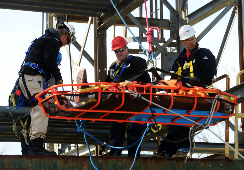 Pelatihan Vertical / High Angle Rescue